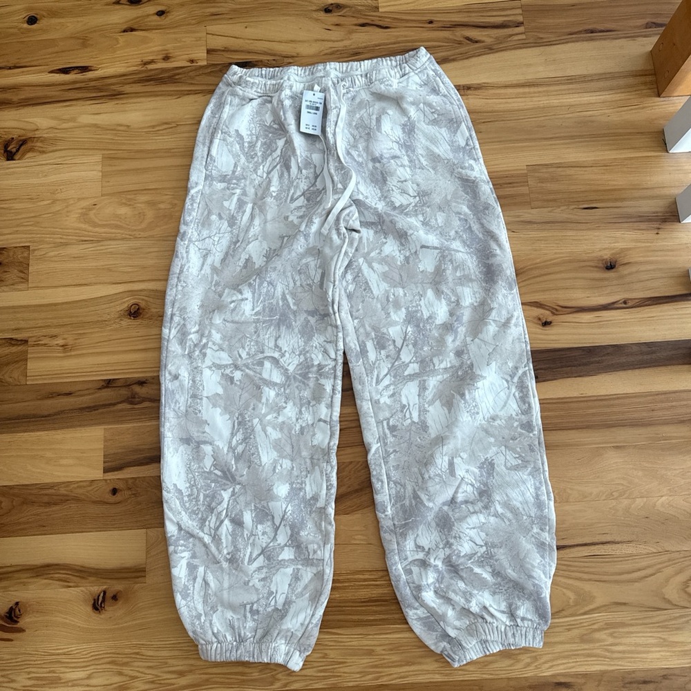 Camo baggy sweatpants